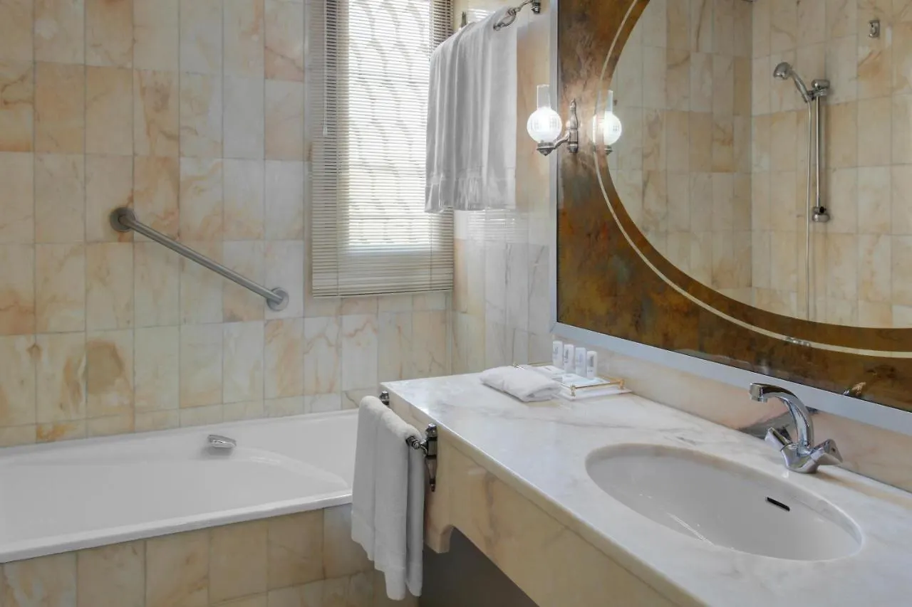 Le Meridien אל-מדינה 5*,